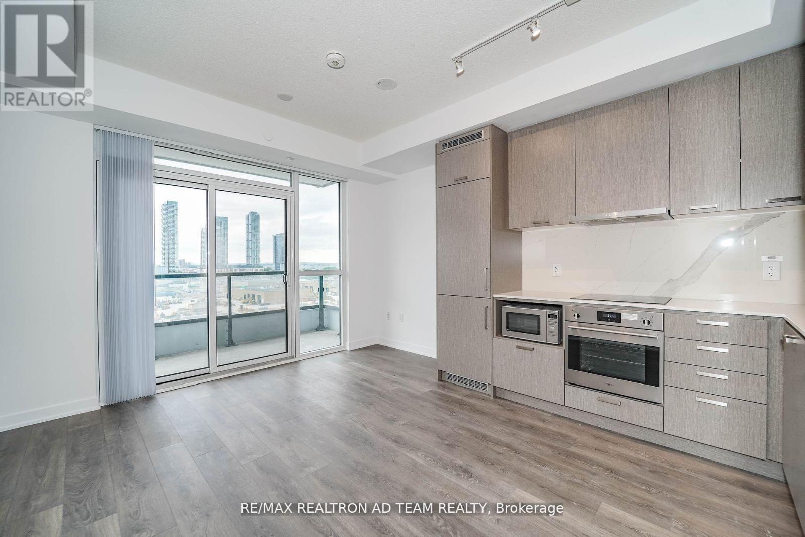 1017 - 38 Honeycrisp Crescent, Vaughan, Ontario  L4K 0M8 - Photo 10 - N12643160