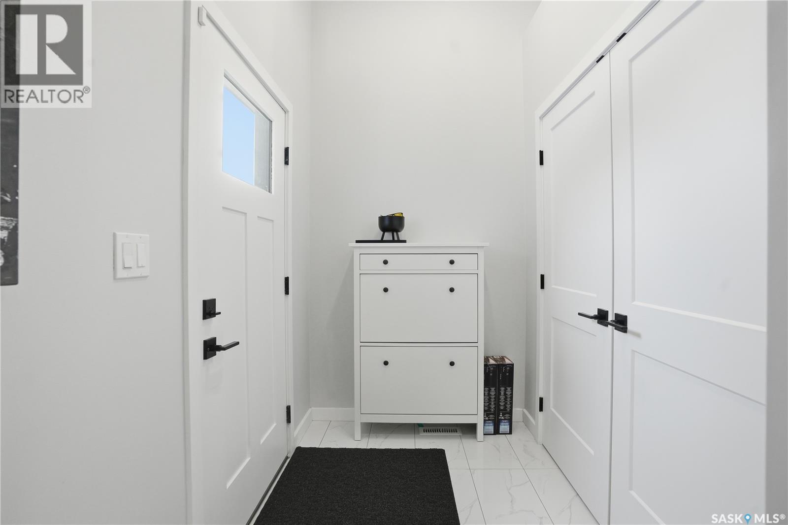 746 Bentley Manor, Saskatoon, Saskatchewan  S7L 6P2 - Photo 4 - SK025788