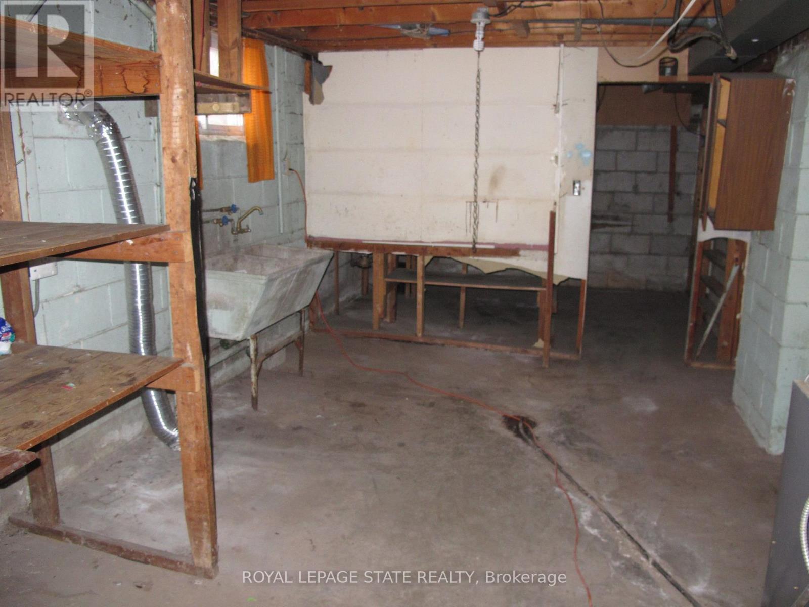 5280 Woodhaven Drive, Burlington, Ontario  L7L 3T4 - Photo 13 - W12643096