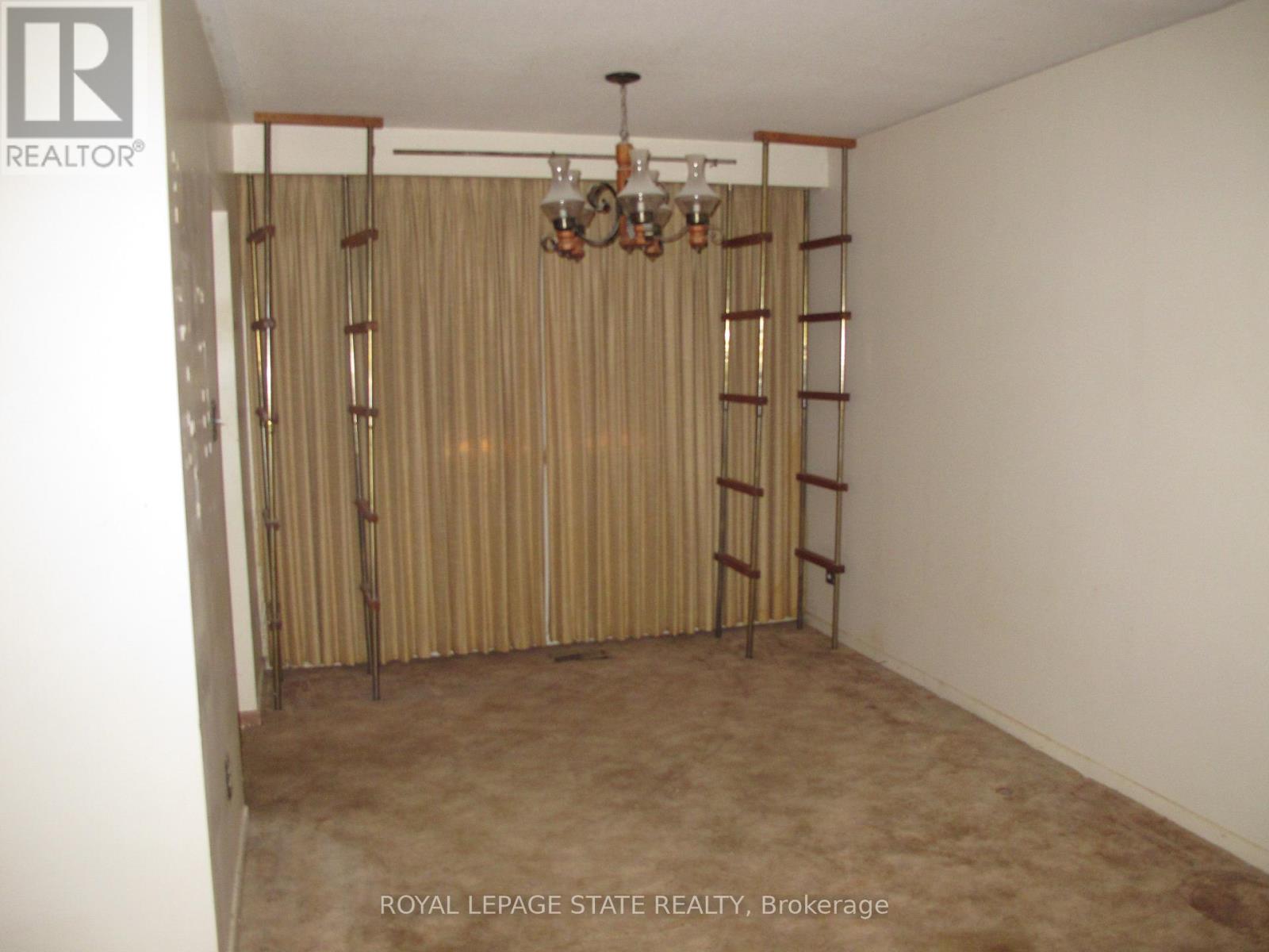 5280 Woodhaven Drive, Burlington, Ontario  L7L 3T4 - Photo 5 - W12643096