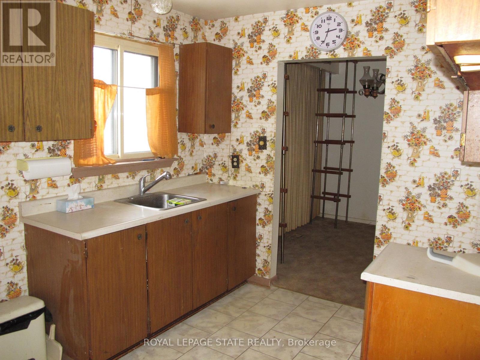 5280 Woodhaven Drive, Burlington, Ontario  L7L 3T4 - Photo 6 - W12643096