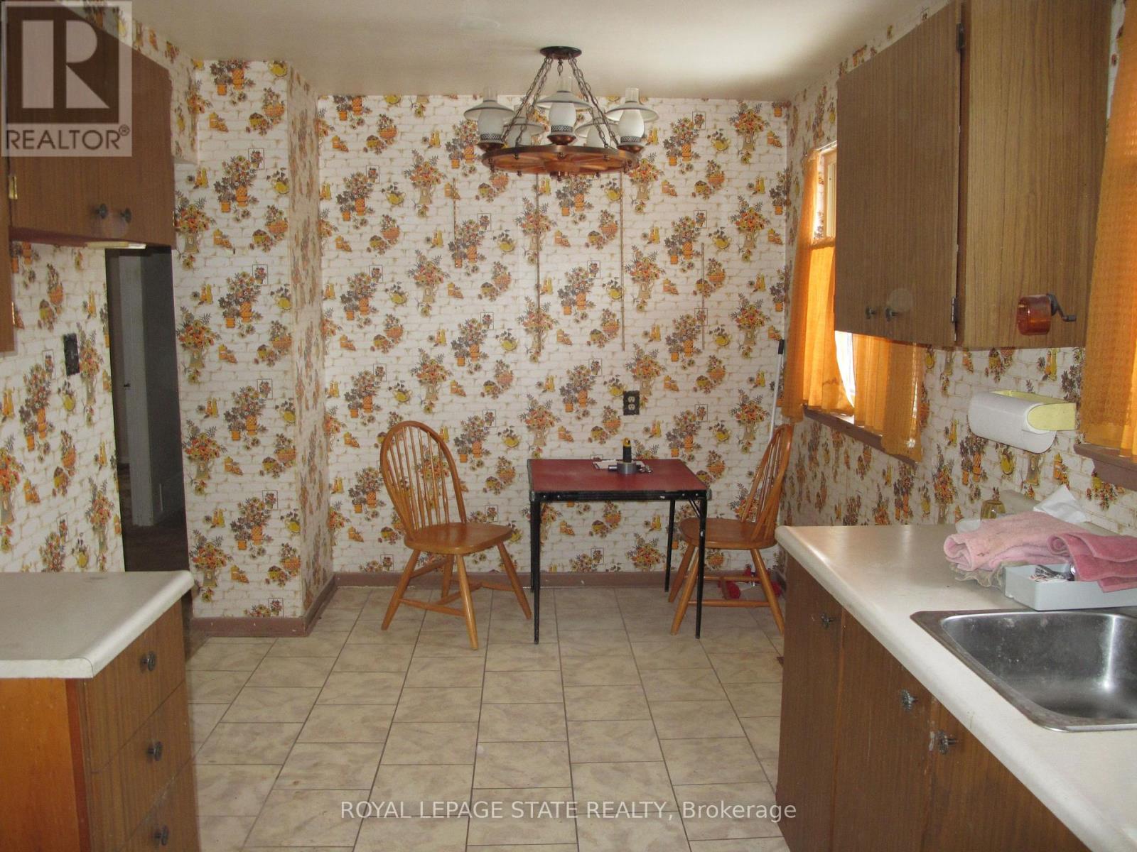 5280 Woodhaven Drive, Burlington, Ontario  L7L 3T4 - Photo 8 - W12643096