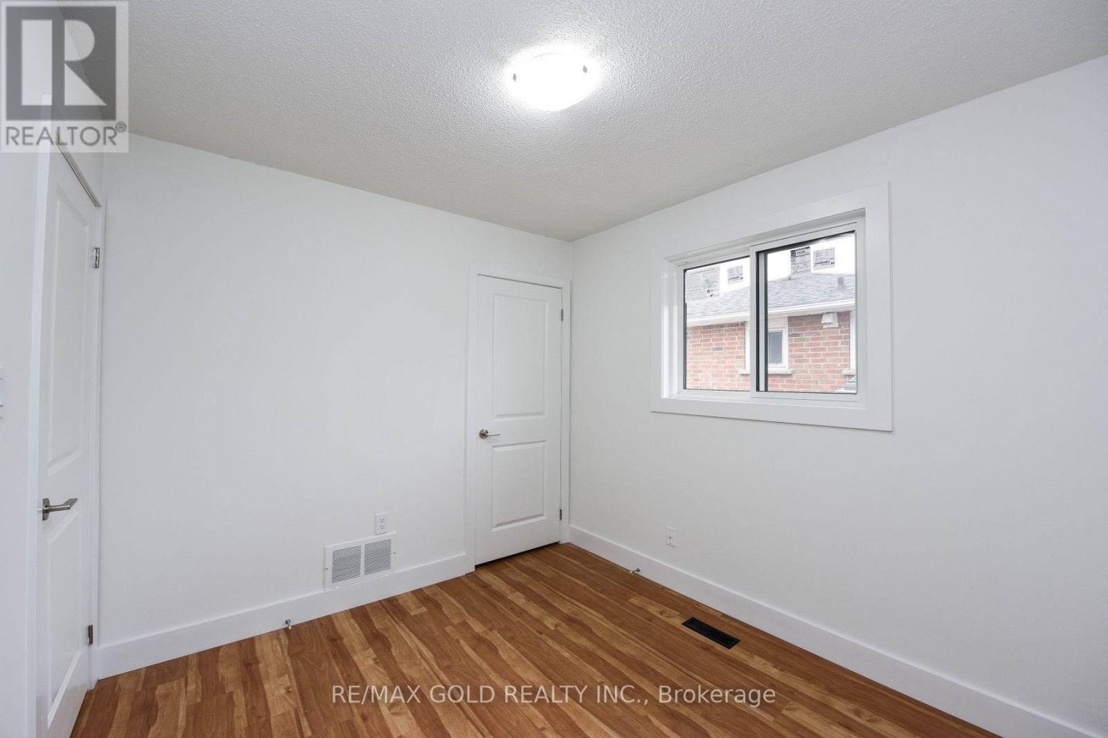 51 Malcolm Crescent, Brampton, Ontario  L6S 3C7 - Photo 10 - W12643112