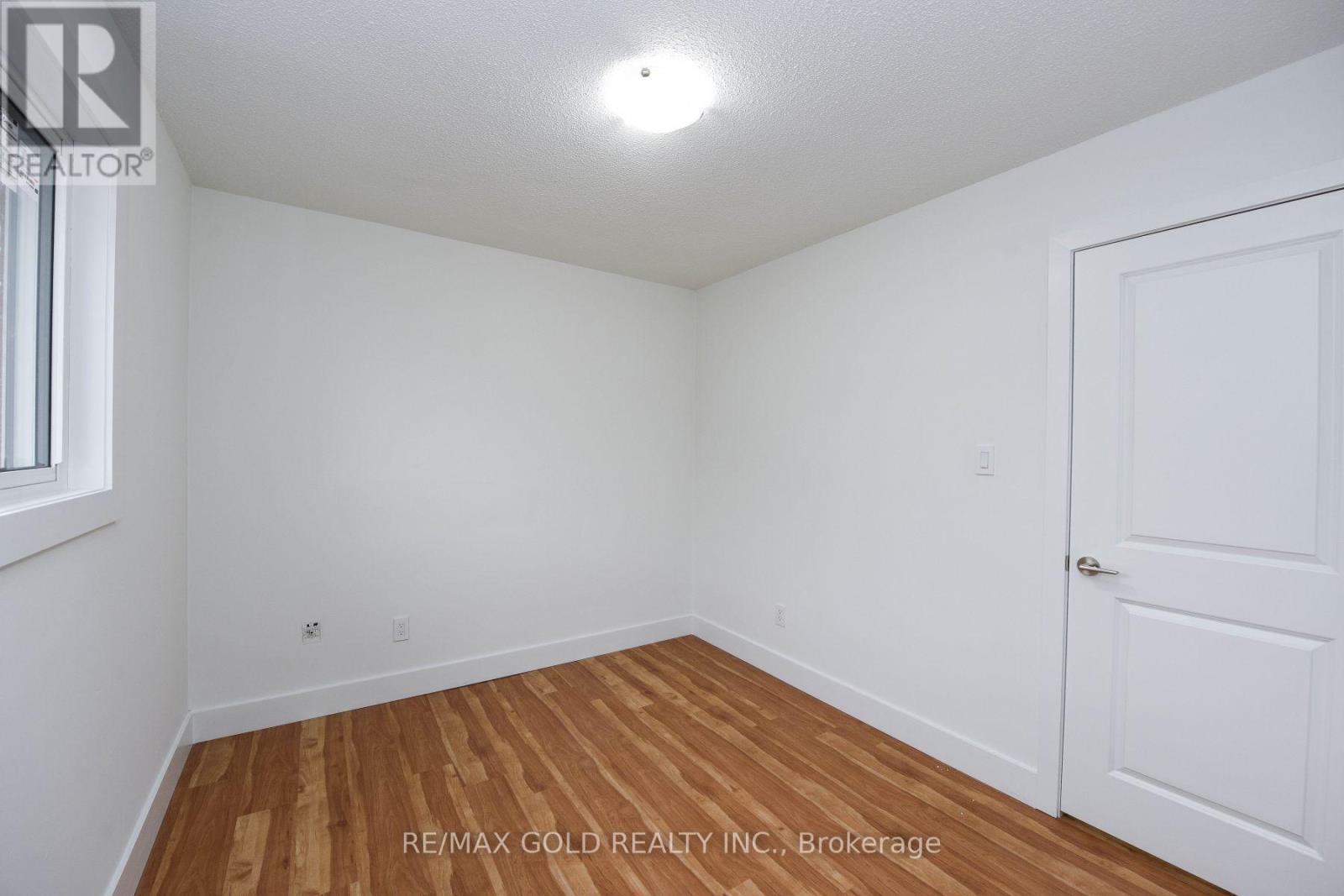 51 Malcolm Crescent, Brampton, Ontario  L6S 3C7 - Photo 11 - W12643112