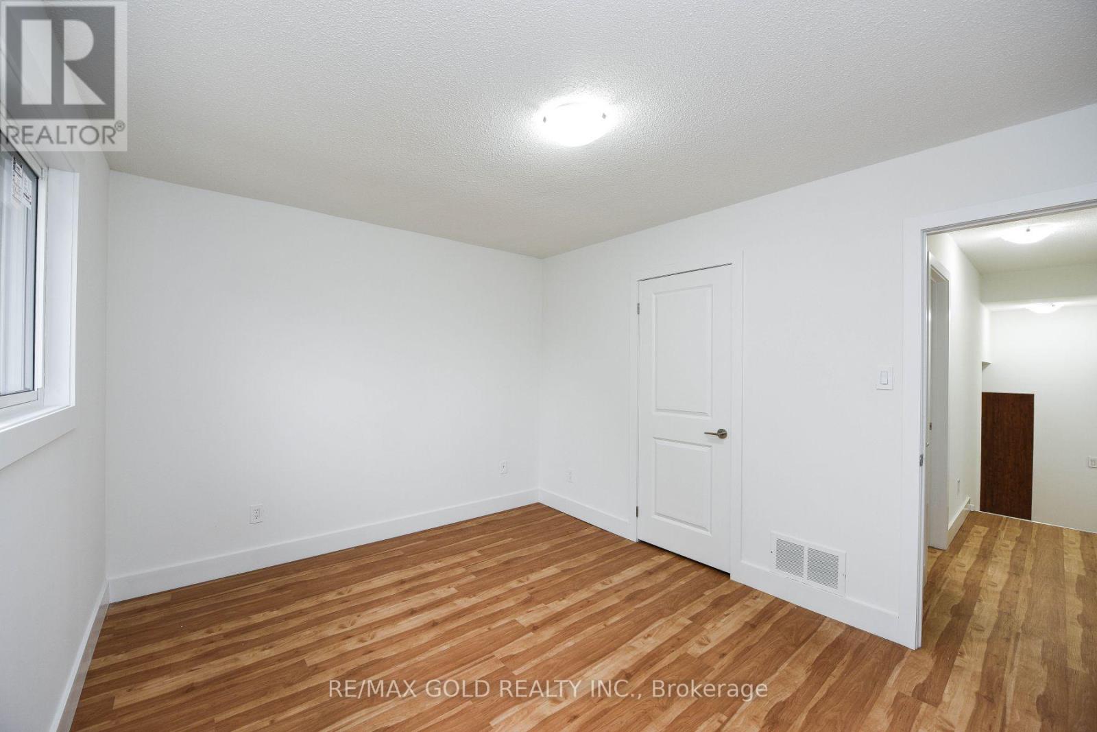 51 Malcolm Crescent, Brampton, Ontario  L6S 3C7 - Photo 13 - W12643112