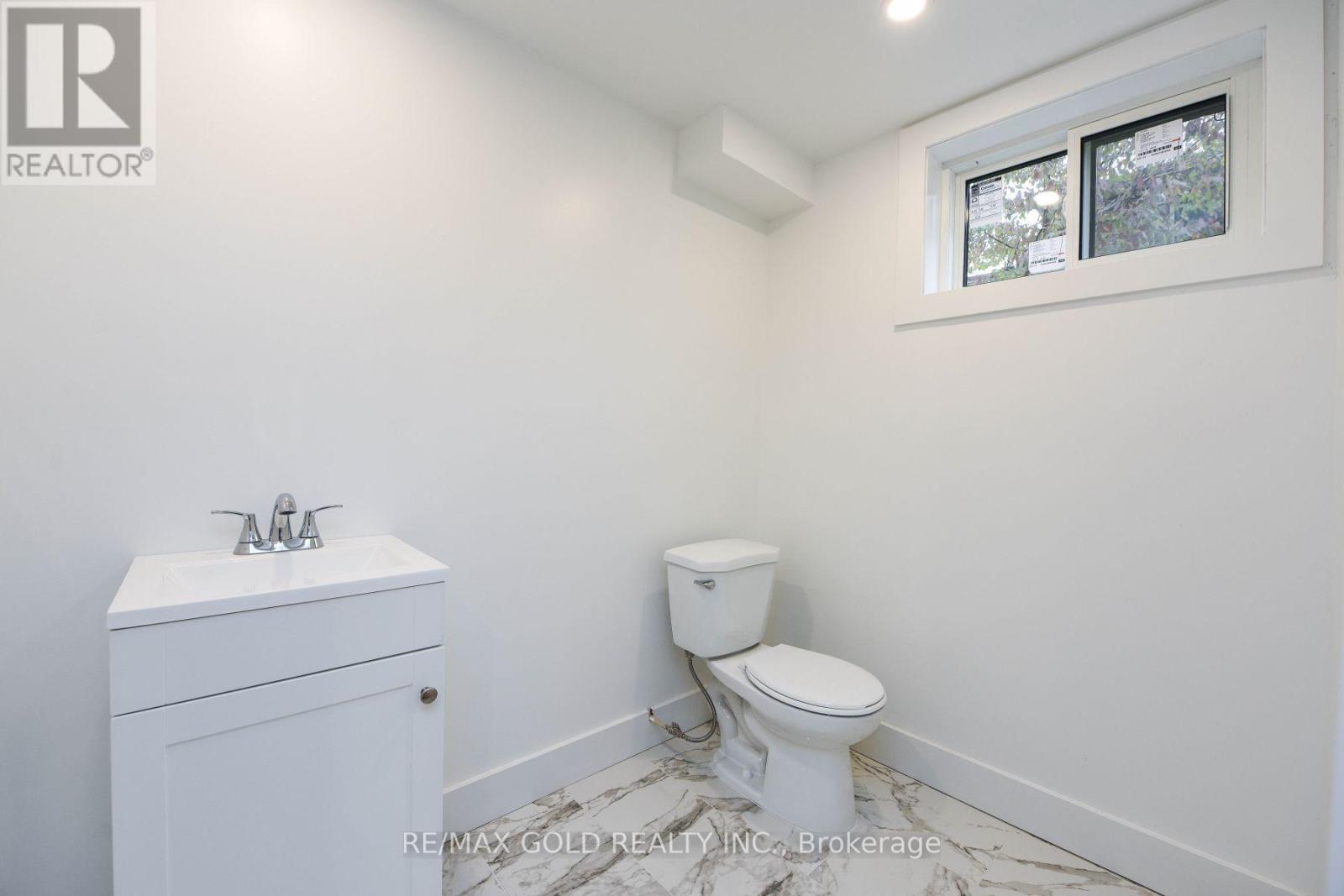 51 Malcolm Crescent, Brampton, Ontario  L6S 3C7 - Photo 23 - W12643112