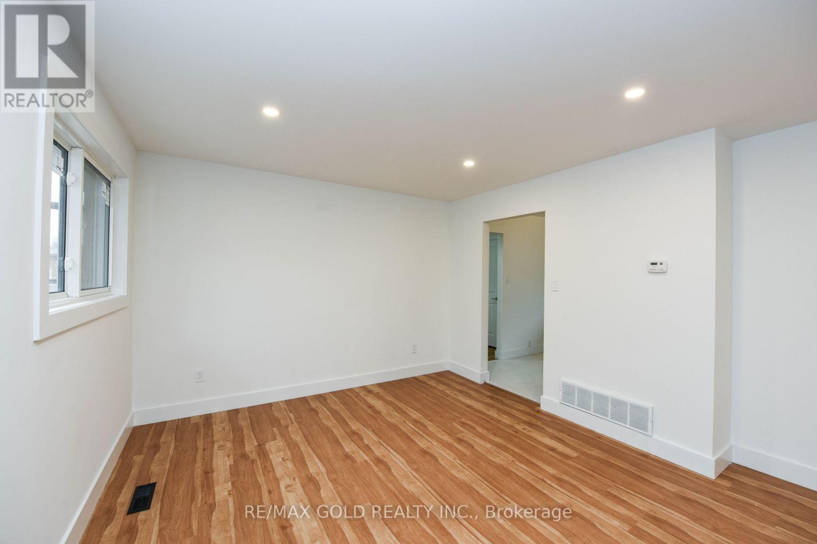 51 Malcolm Crescent, Brampton, Ontario  L6S 3C7 - Photo 4 - W12643112