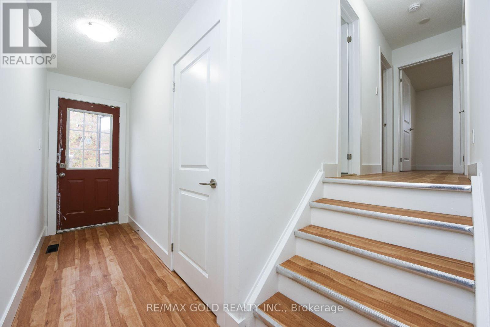 51 Malcolm Crescent, Brampton, Ontario  L6S 3C7 - Photo 8 - W12643112