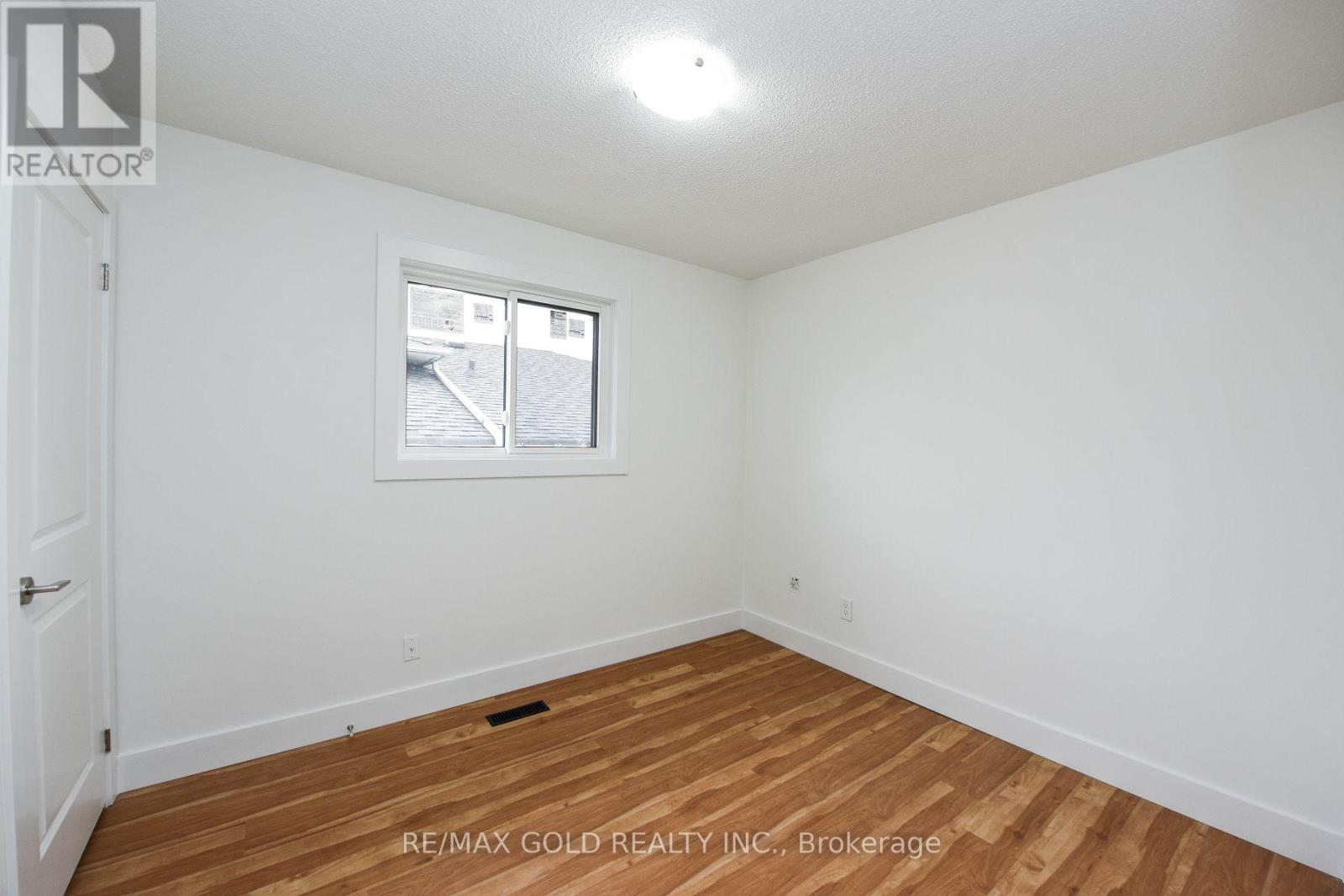 51 Malcolm Crescent, Brampton, Ontario  L6S 3C7 - Photo 9 - W12643112