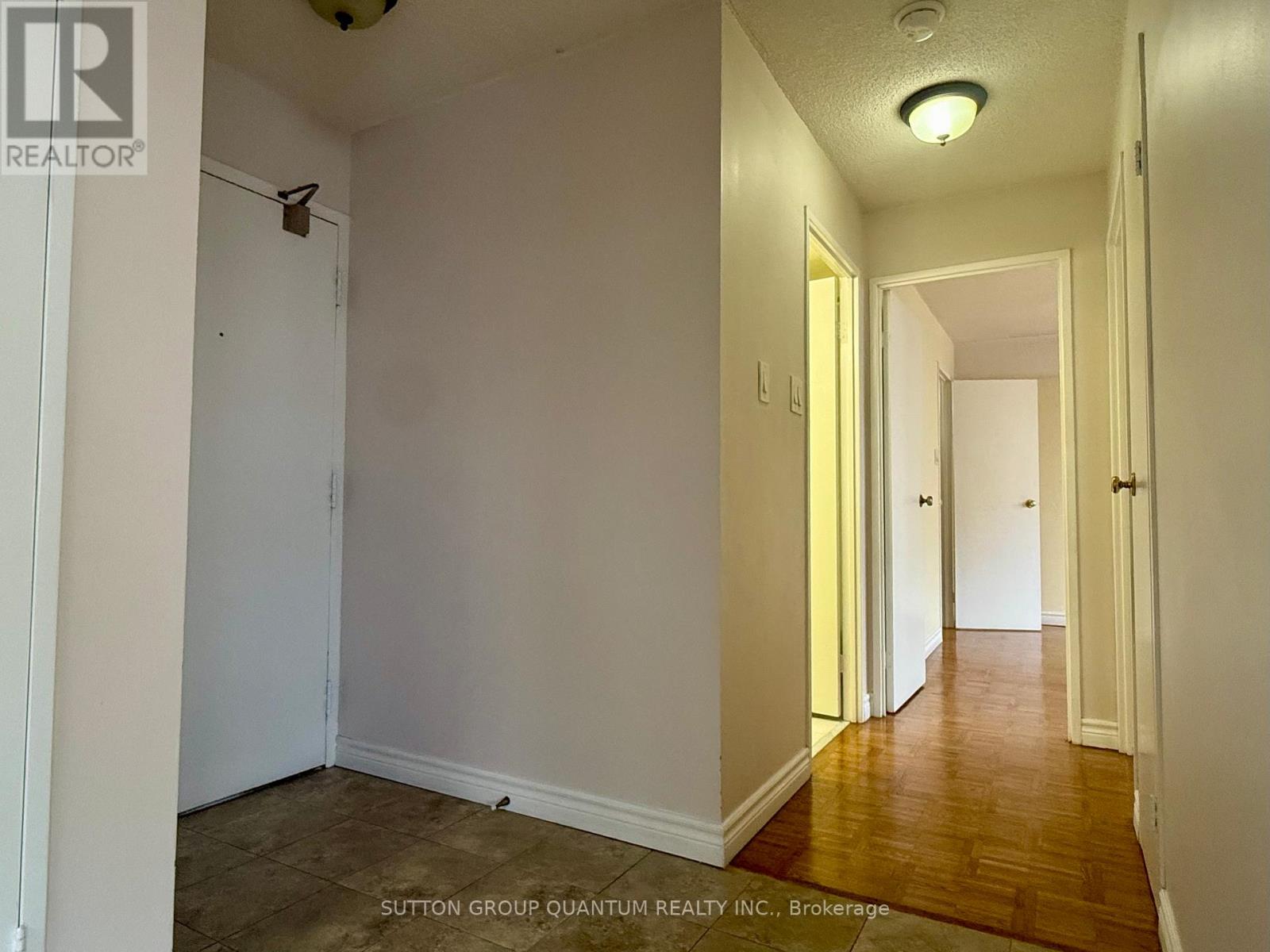 603 - 3700 Kaneff Crescent, Mississauga, Ontario  L5A 4B8 - Photo 4 - W12643146