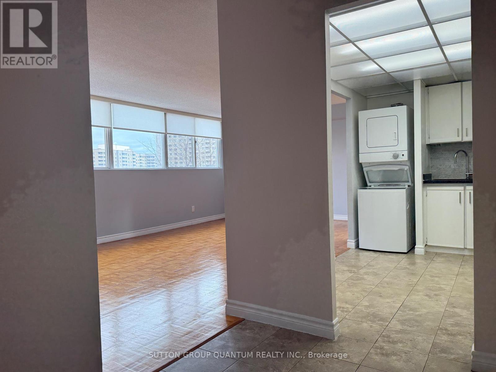 603 - 3700 Kaneff Crescent, Mississauga, Ontario  L5A 4B8 - Photo 5 - W12643146