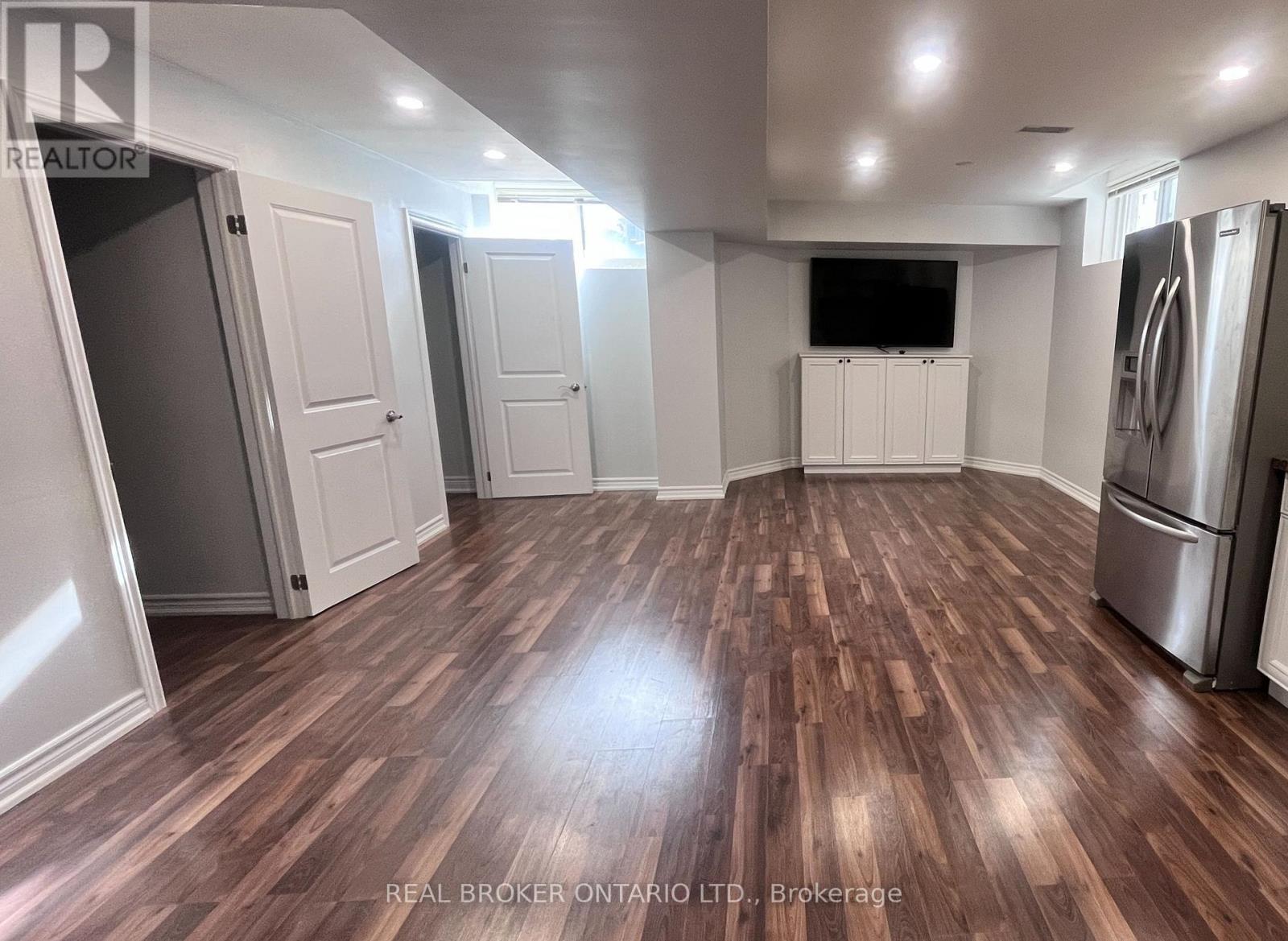 Basement Apartment - 15 Birchpark Drive, Whitby, Ontario  L1R 3P2 - Photo 5 - E12637636