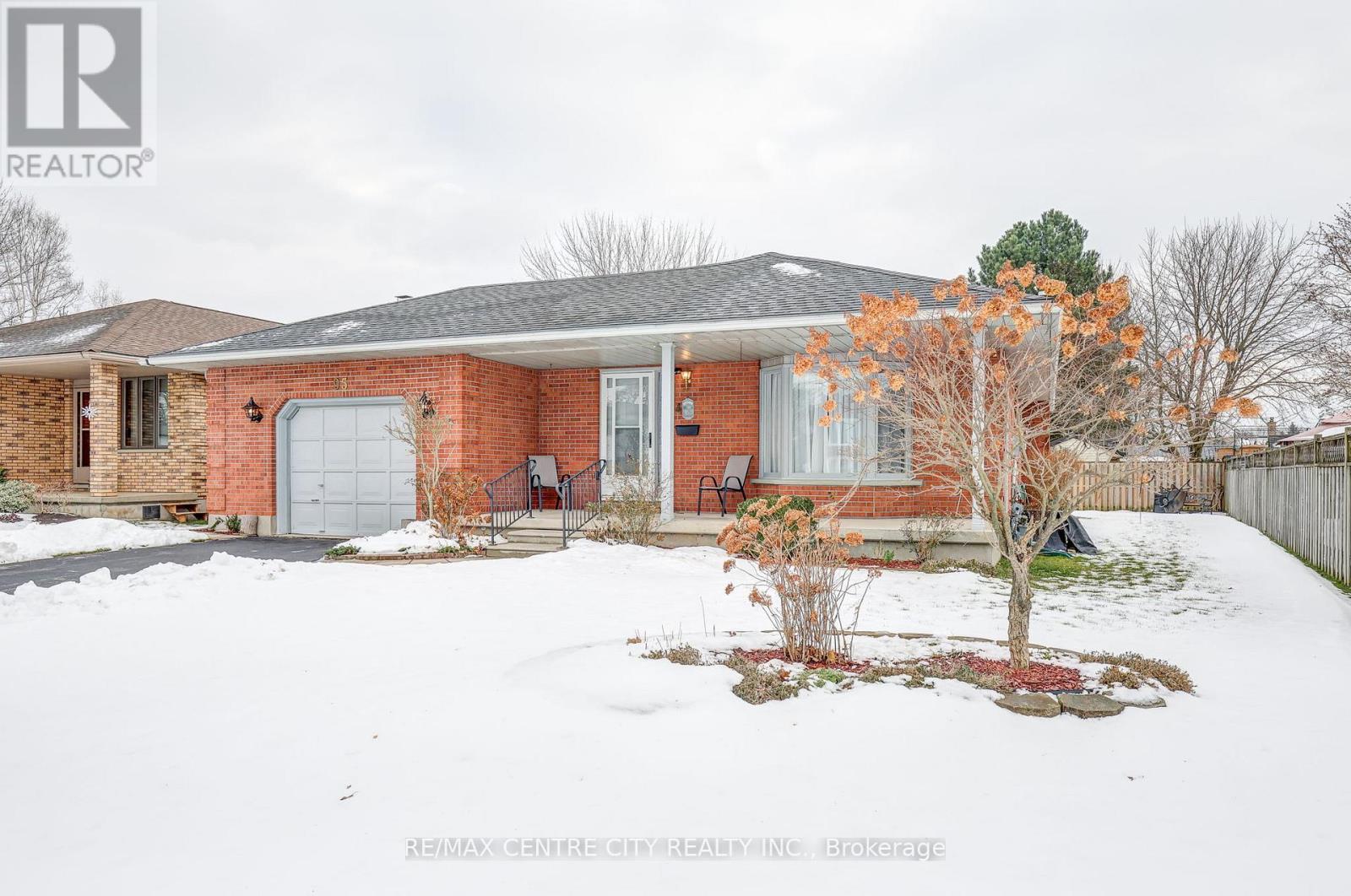 95 Dufferin Street, Aylmer, Ontario  N5H 2L9 - Photo 2 - X12643194