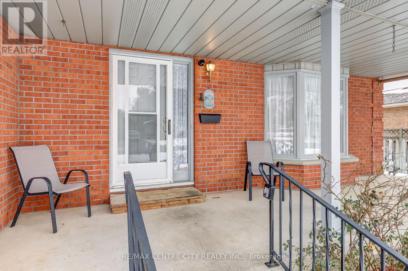 95 Dufferin Street, Aylmer, Ontario  N5H 2L9 - Photo 3 - X12643194