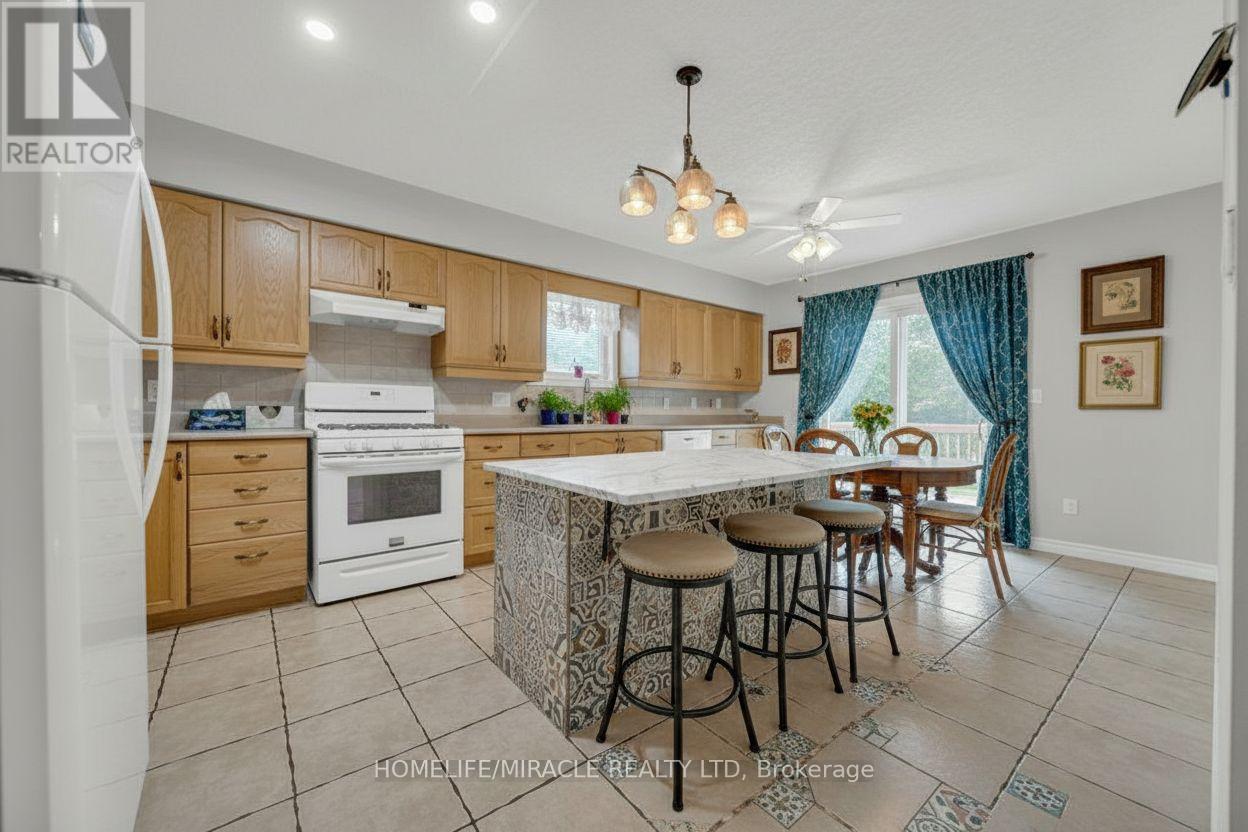 114 Glencliffe Court, Kitchener, Ontario  N2B 3X1 - Photo 11 - X12643100