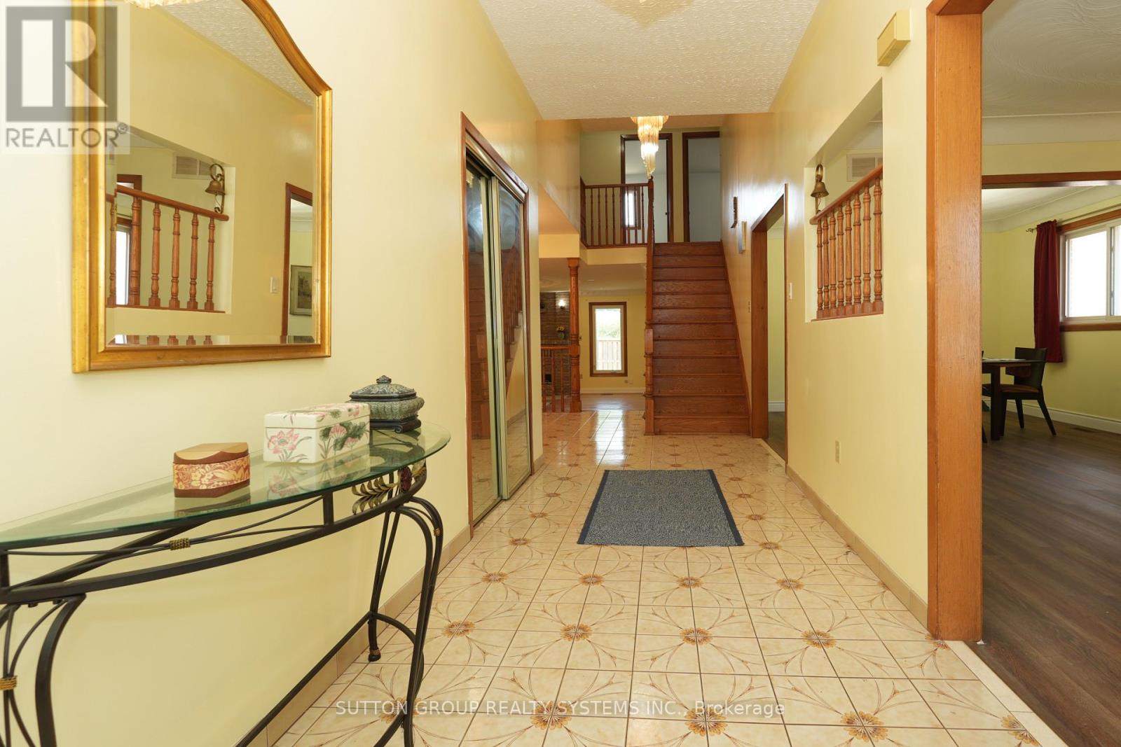 101 Henley Drive, Hamilton, Ontario  L8E 4M3 - Photo 4 - X12643104