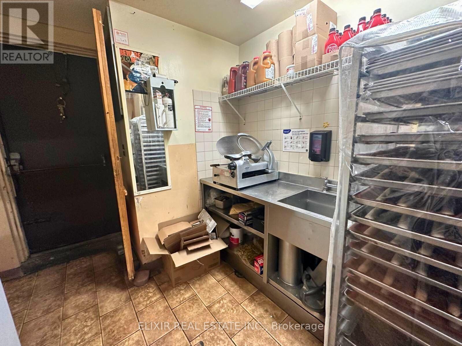 478 King Street E, Hamilton, Ontario  L8N 1C8 - Photo 11 - X12643166