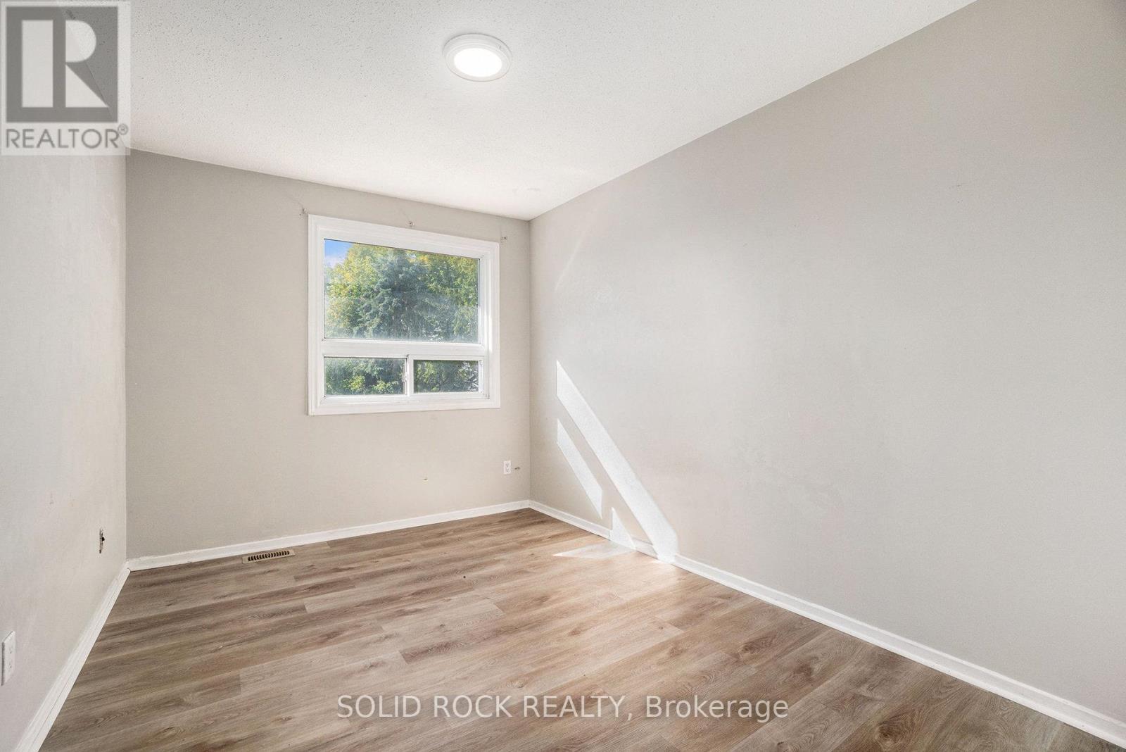 1432 Leigh Crescent, Ottawa, Ontario  K1J 8E4 - Photo 10 - X12381018