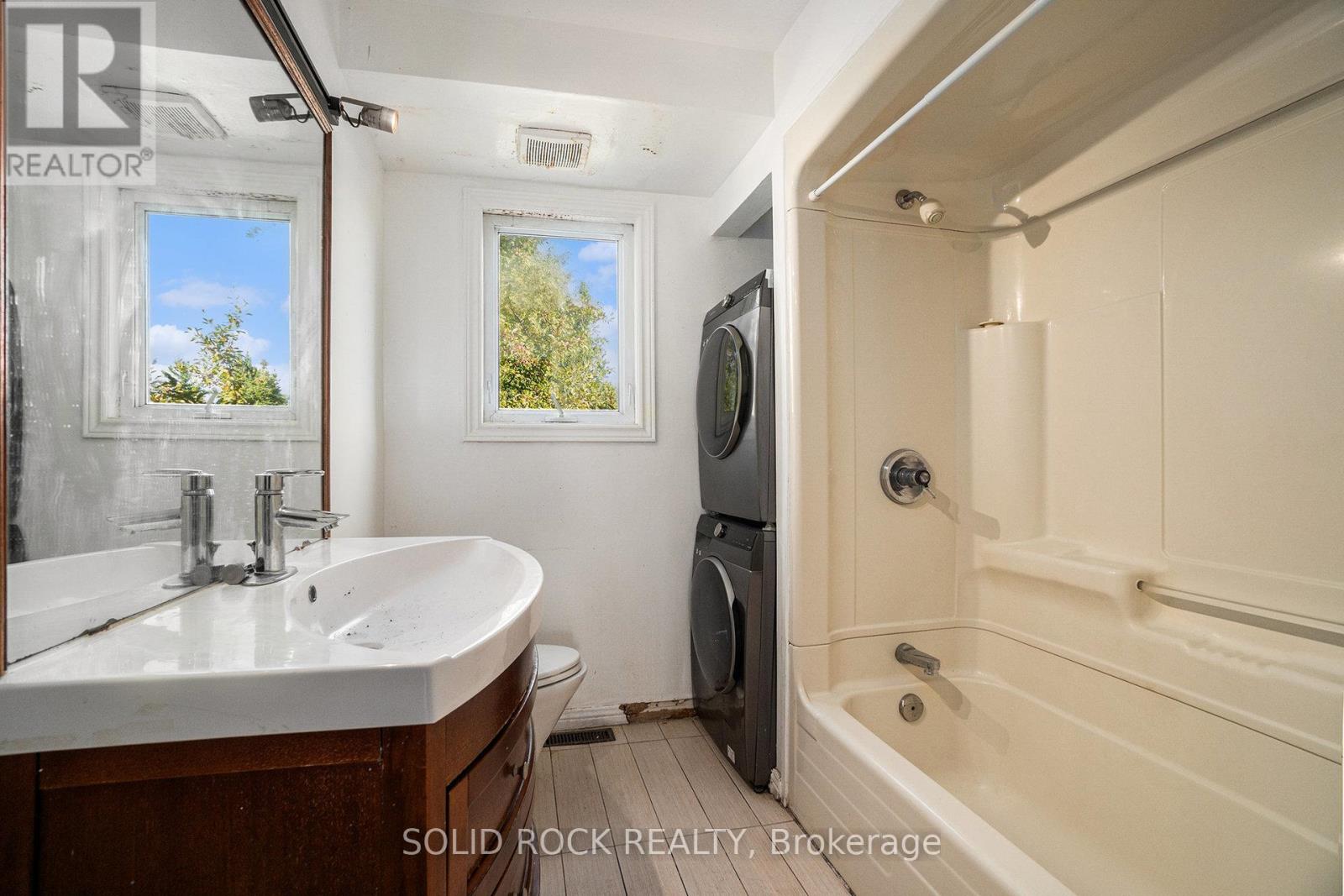 1432 Leigh Crescent, Ottawa, Ontario  K1J 8E4 - Photo 11 - X12381018