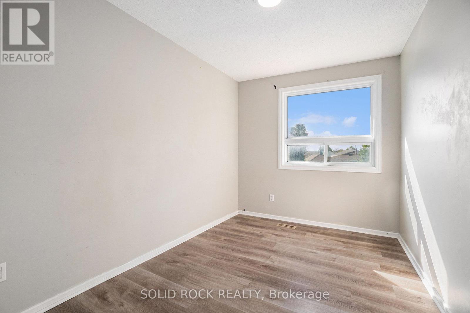 1432 Leigh Crescent, Ottawa, Ontario  K1J 8E4 - Photo 9 - X12381018