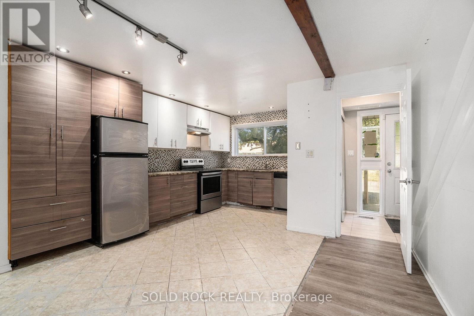 1432 Leigh Crescent, Ottawa, Ontario  K1J 8E4 - Photo 7 - X12381018