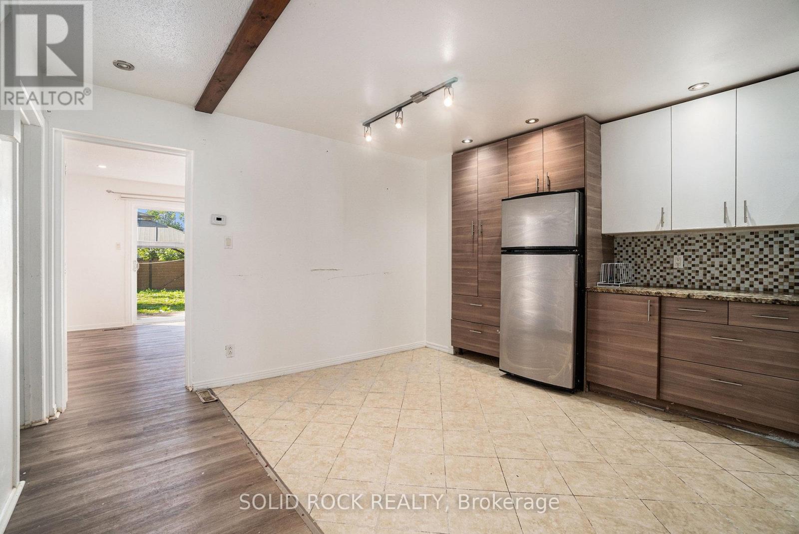 1432 Leigh Crescent, Ottawa, Ontario  K1J 8E4 - Photo 6 - X12381018