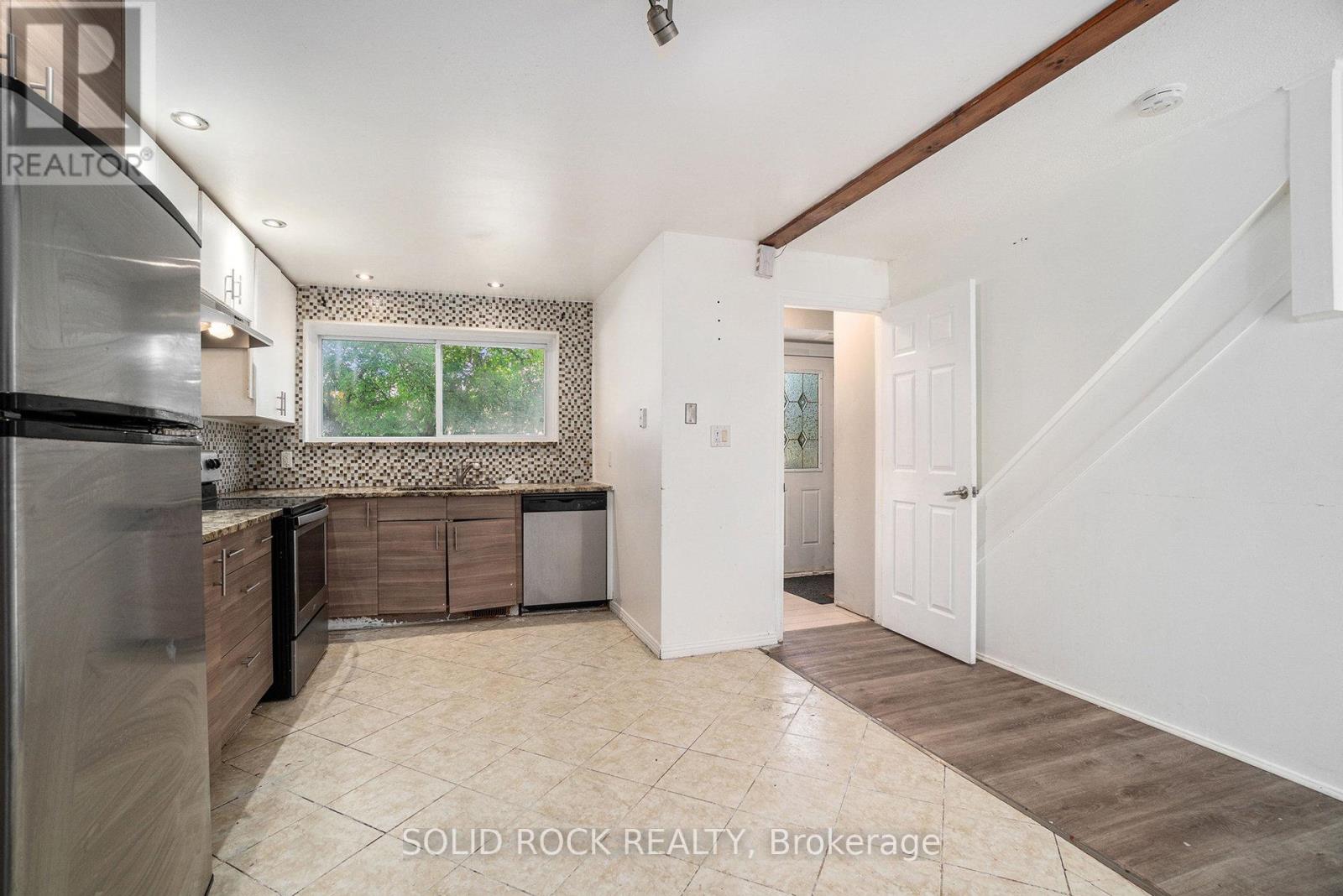 1432 Leigh Crescent, Ottawa, Ontario  K1J 8E4 - Photo 8 - X12381018