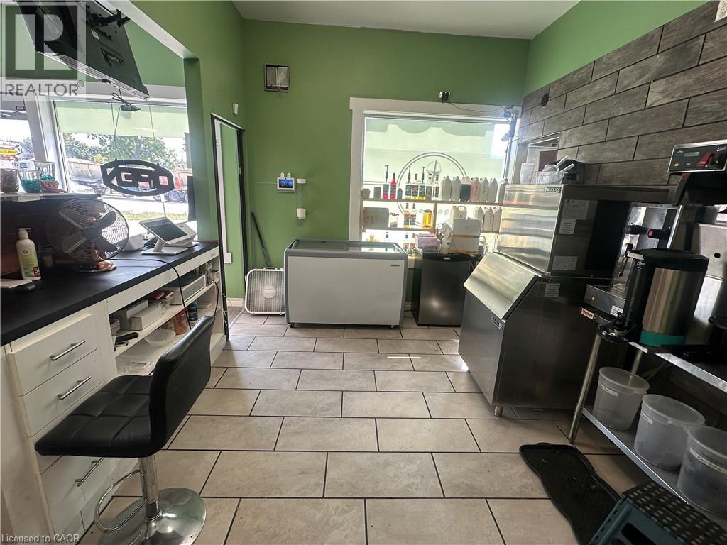 257 Dundas Street, Woodstock, Ontario  N4S 1A9 - Photo 6 - 40794398