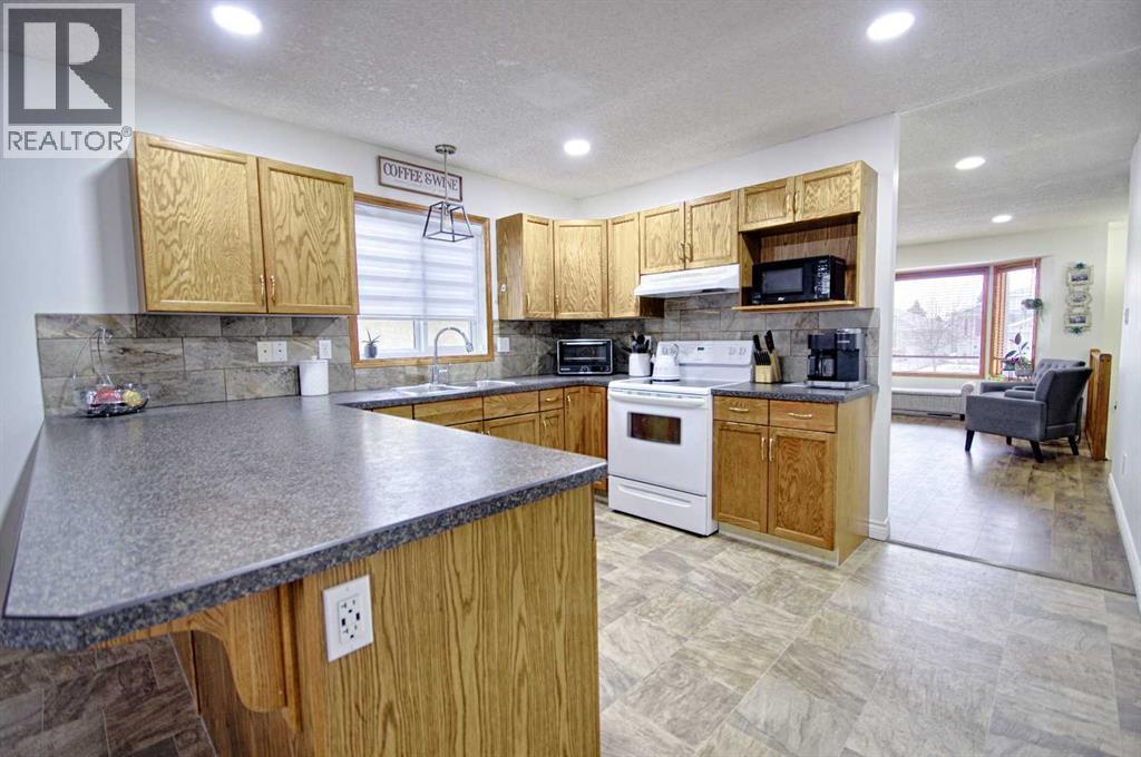 46 Heritage Crescent W, Lethbridge, Alberta  T1k 6X2 - Photo 3 - A2275739