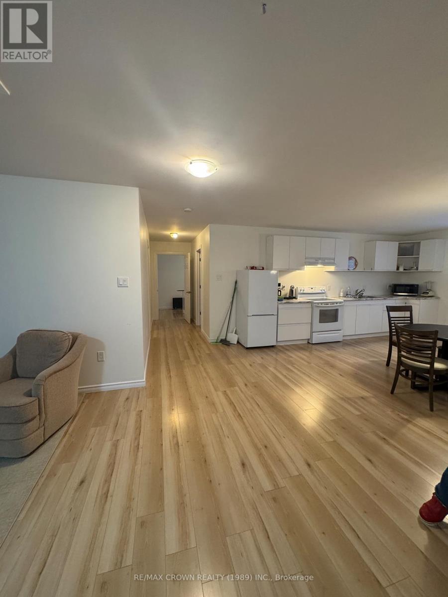 652 Scollard Street, North Bay, Ontario  P1B 5A1 - Photo 6 - X12633510