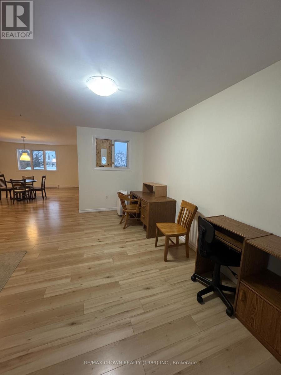 652 Scollard Street, North Bay, Ontario  P1B 5A1 - Photo 4 - X12633510