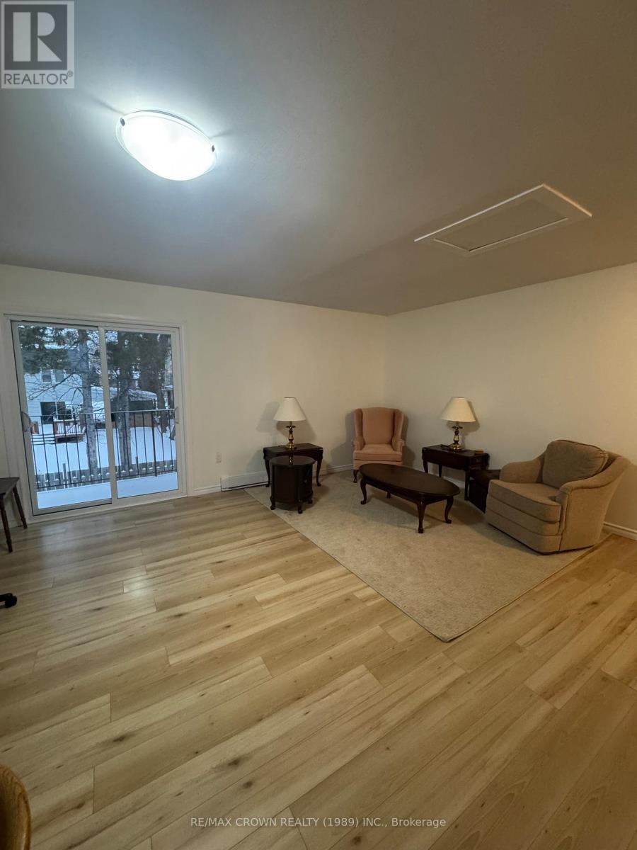 652 Scollard Street, North Bay, Ontario  P1B 5A1 - Photo 5 - X12633510