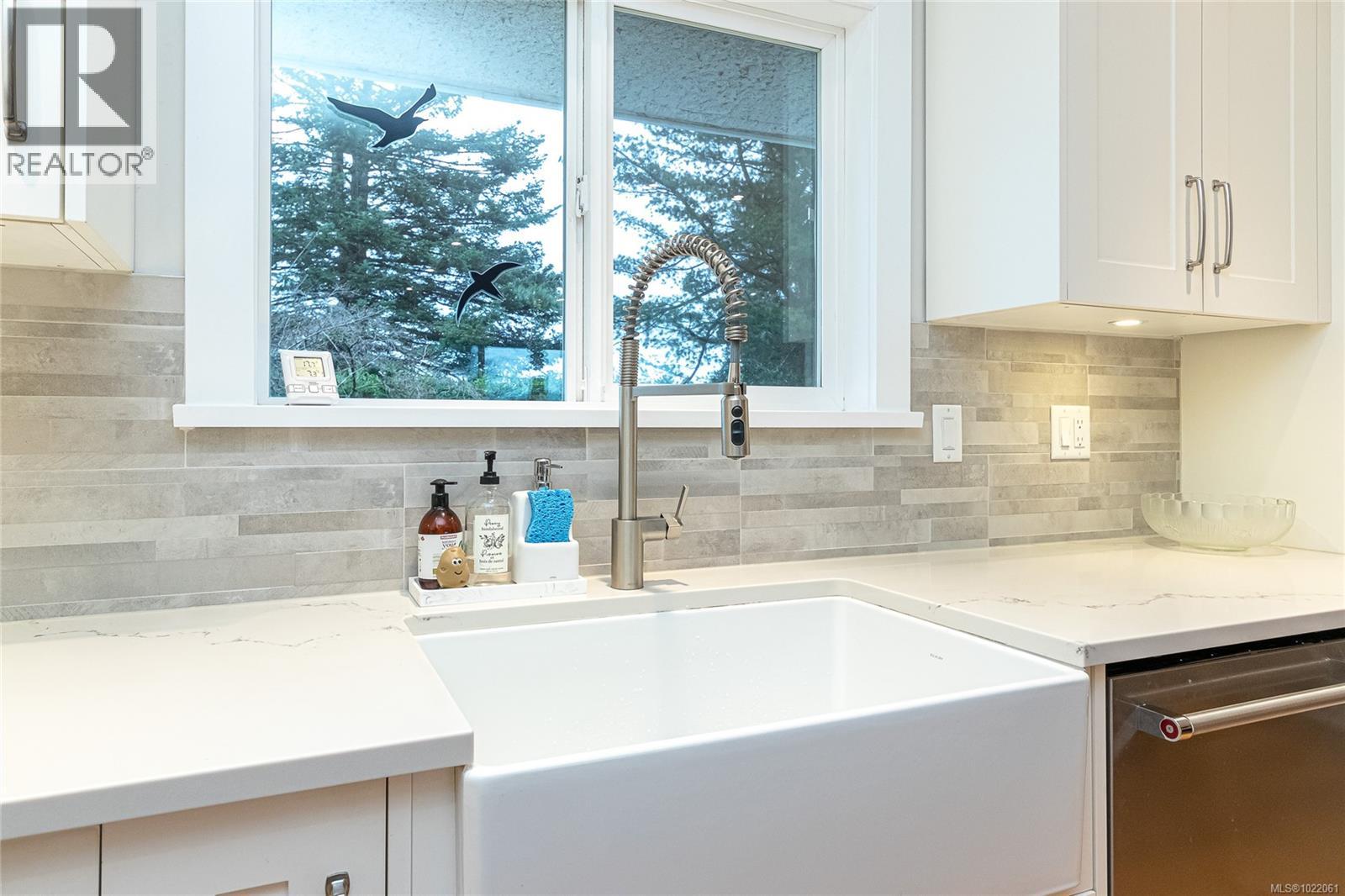 7227 Seabrook Rd, Central Saanich, British Columbia  V8M 1M5 - Photo 14 - 1022061