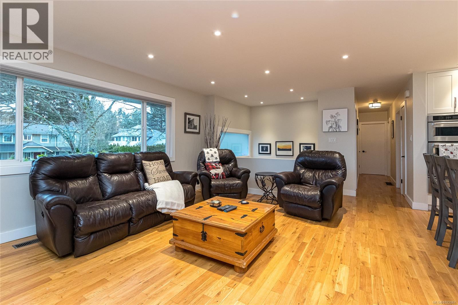 7227 Seabrook Rd, Central Saanich, British Columbia  V8M 1M5 - Photo 8 - 1022061