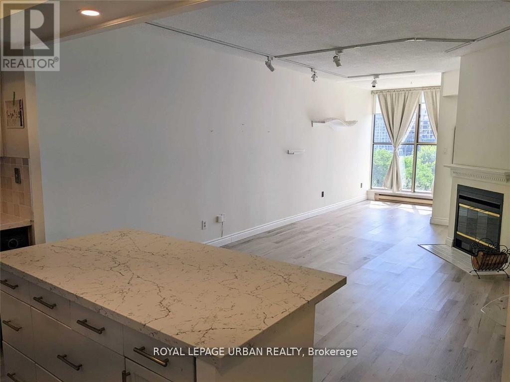 918 - 65 Scadding Avenue, Toronto, Ontario  M5A 4L1 - Photo 2 - C12643200