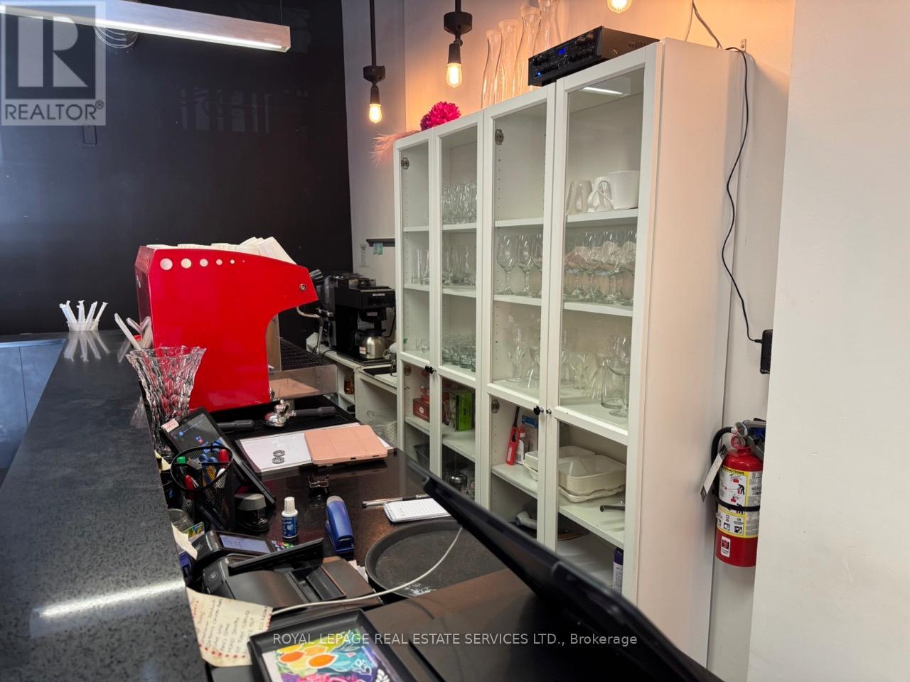 2014 Queen Street E, Toronto, Ontario  M4L 1J3 - Photo 5 - E12643202