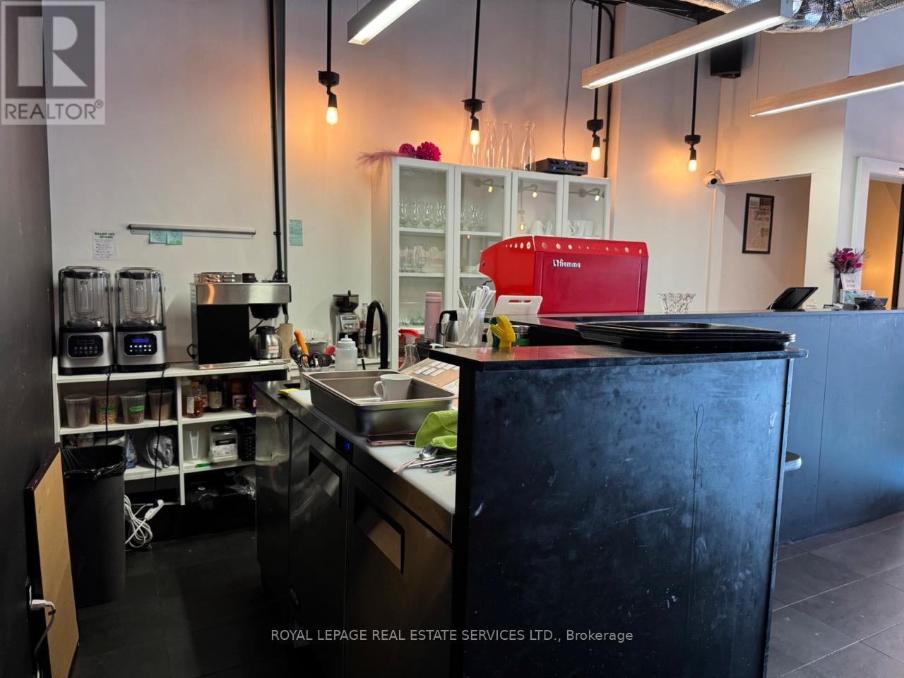 2014 Queen Street E, Toronto, Ontario  M4L 1J3 - Photo 13 - E12643234