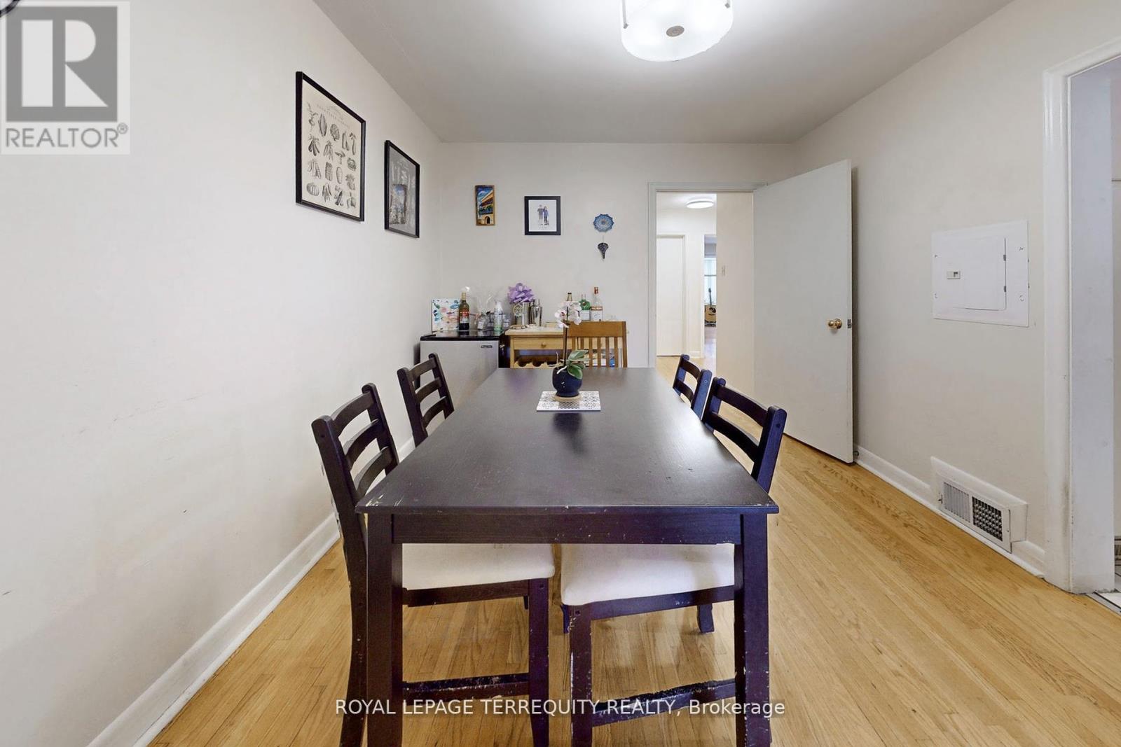 Main - 29 Love Crescent, Toronto, Ontario  M4E 1V6 - Photo 11 - E12643268