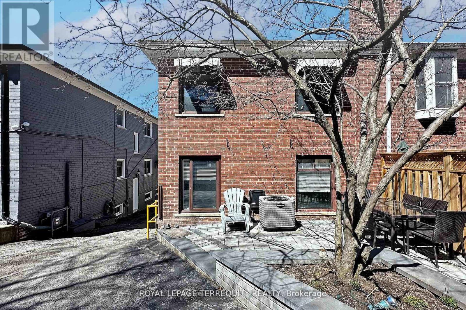 Main - 29 Love Crescent, Toronto, Ontario  M4E 1V6 - Photo 6 - E12643268