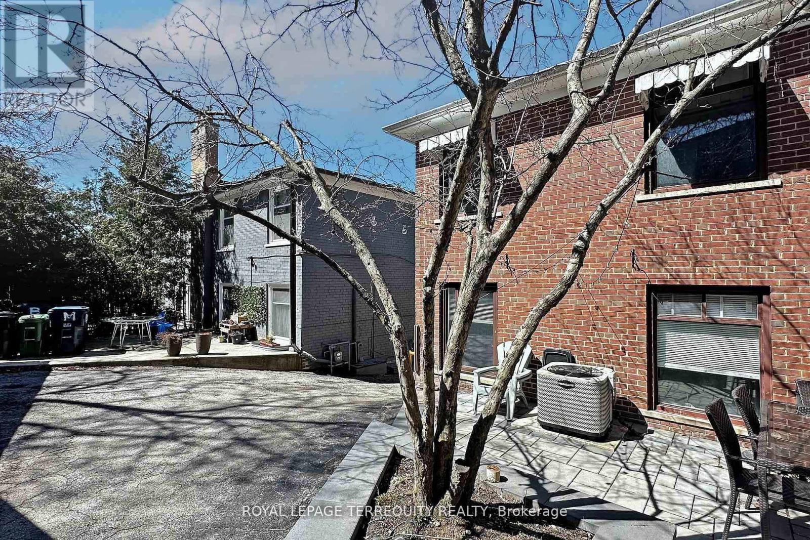 Main - 29 Love Crescent, Toronto, Ontario  M4E 1V6 - Photo 7 - E12643268