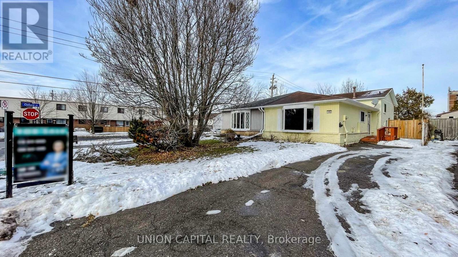 376 CALVERT COURT, Oshawa, Ontario