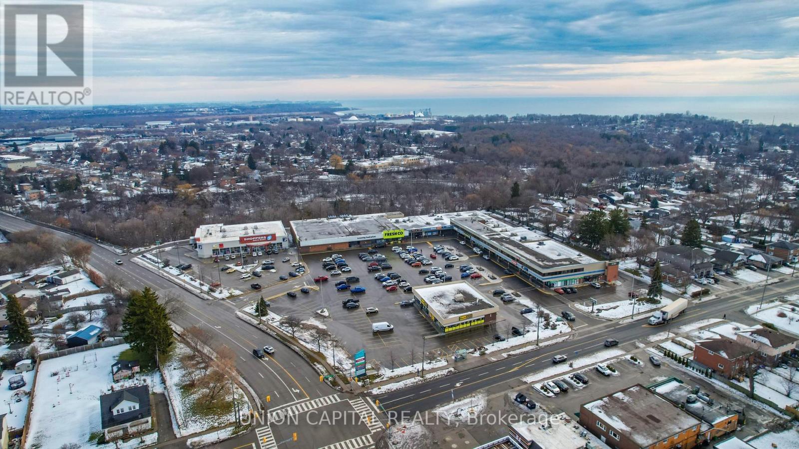 376 Calvert Court, Oshawa, Ontario  L1J 6X7 - Photo 4 - E12643290
