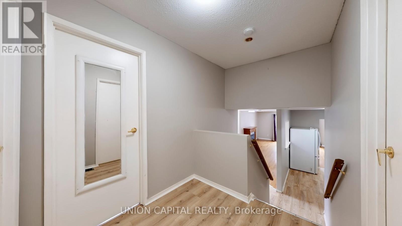 376 Calvert Court, Oshawa, Ontario  L1J 6X7 - Photo 8 - E12643290