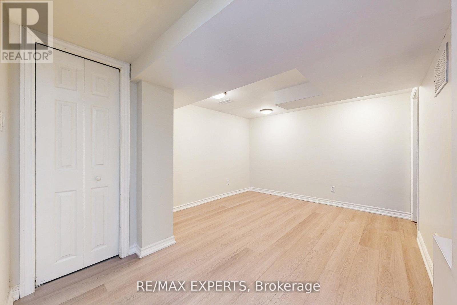 261 Helmer Avenue, Newmarket, Ontario  L3Y 4L8 - Photo 16 - N12643204