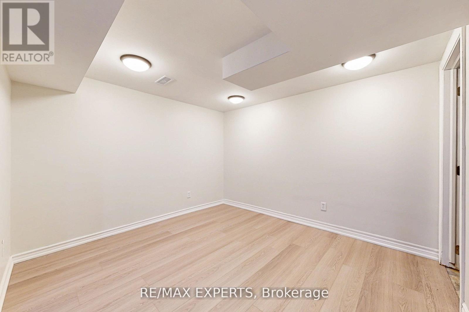 261 Helmer Avenue, Newmarket, Ontario  L3Y 4L8 - Photo 17 - N12643204