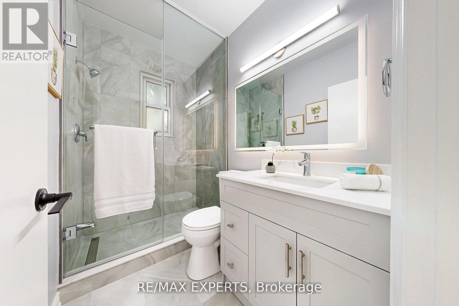 261 Helmer Avenue, Newmarket, Ontario  L3Y 4L8 - Photo 18 - N12643204