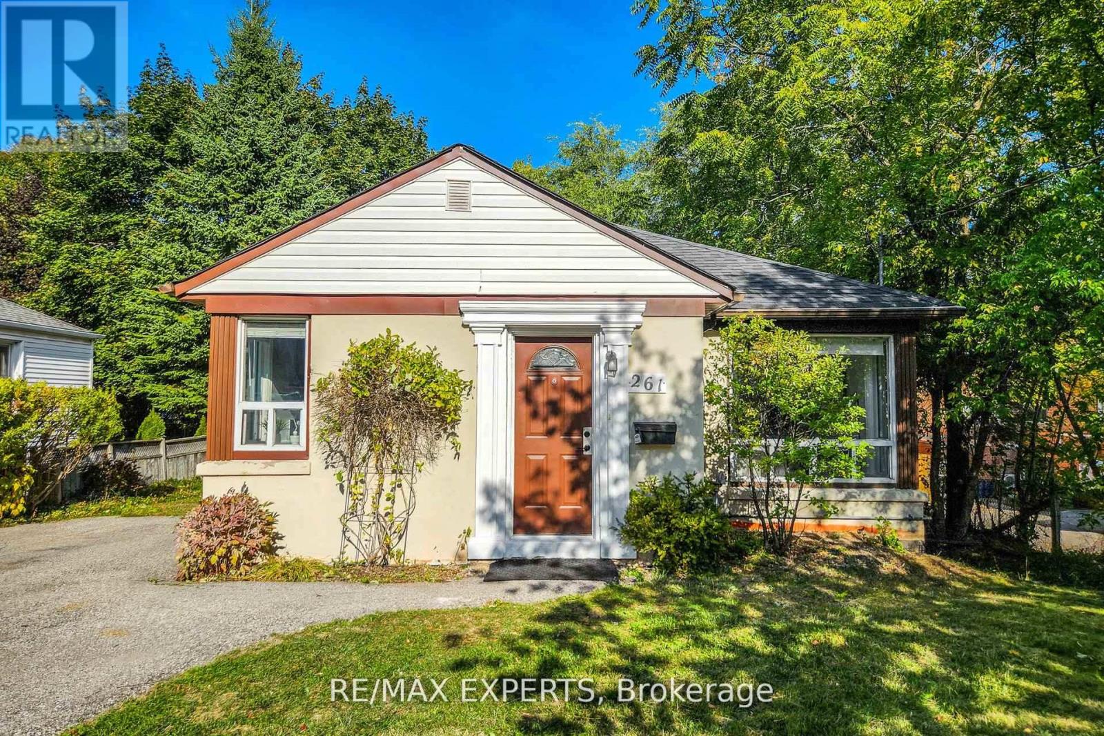 261 Helmer Avenue, Newmarket, Ontario  L3Y 4L8 - Photo 2 - N12643204