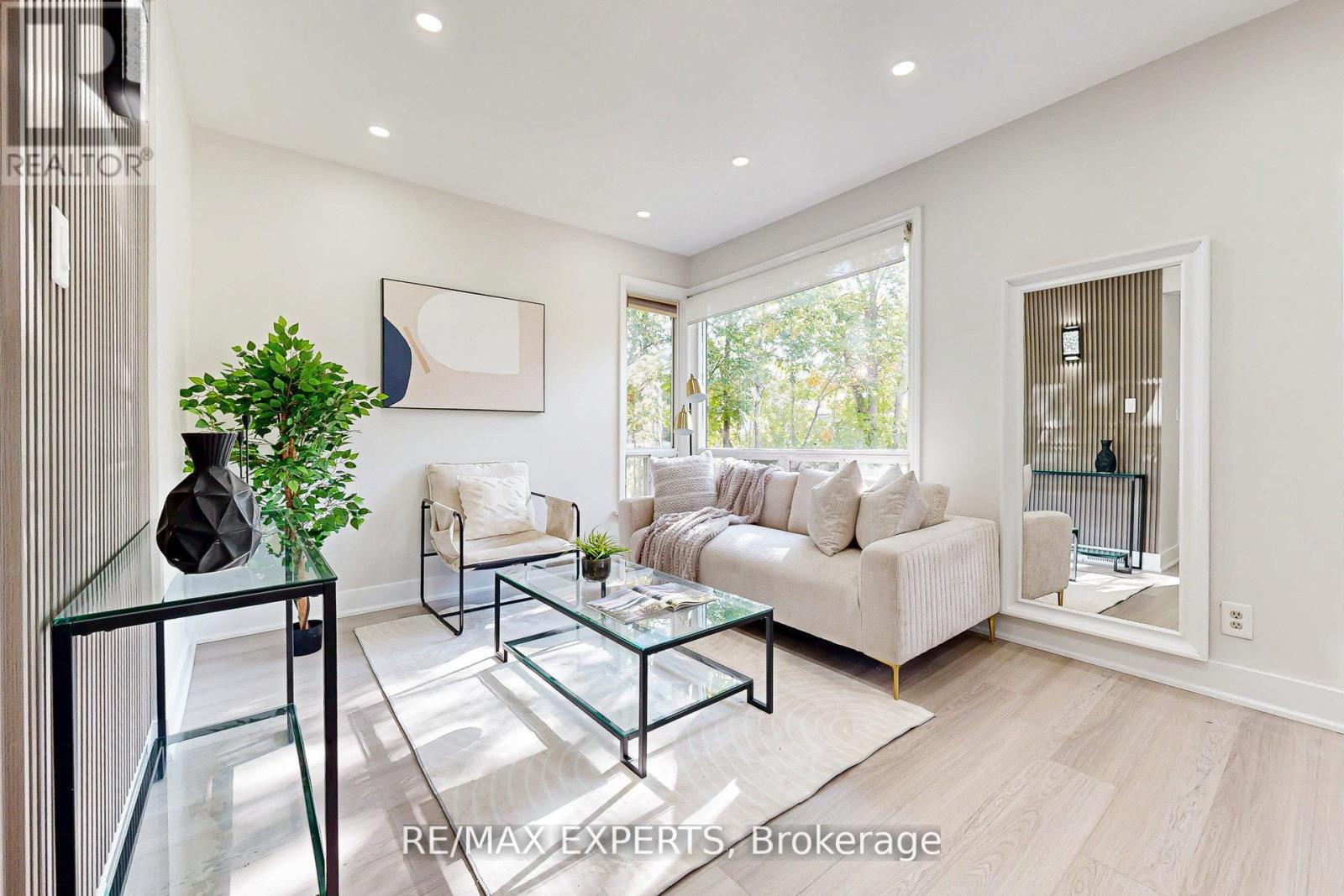 261 Helmer Avenue, Newmarket, Ontario  L3Y 4L8 - Photo 5 - N12643204