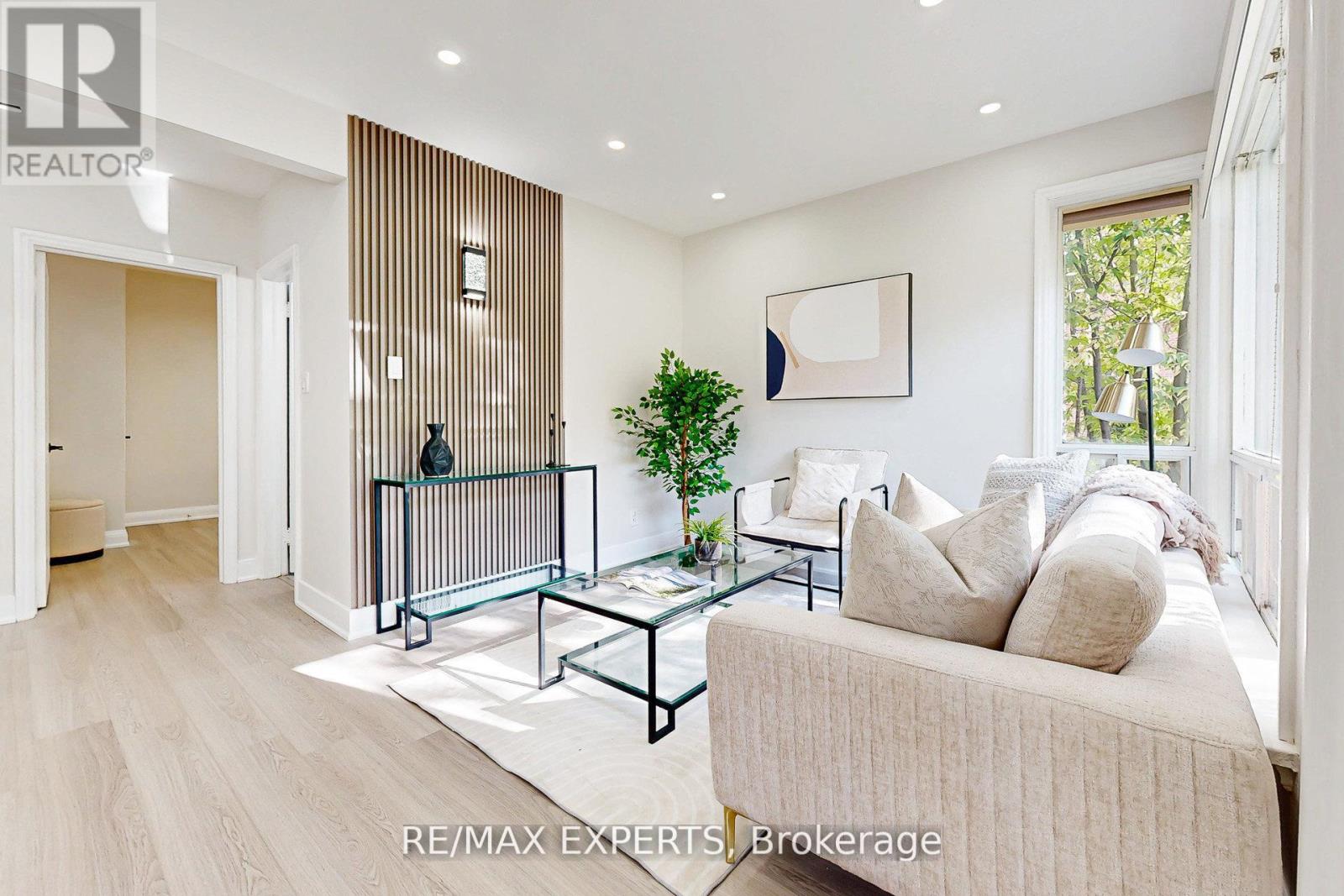 261 Helmer Avenue, Newmarket, Ontario  L3Y 4L8 - Photo 6 - N12643204