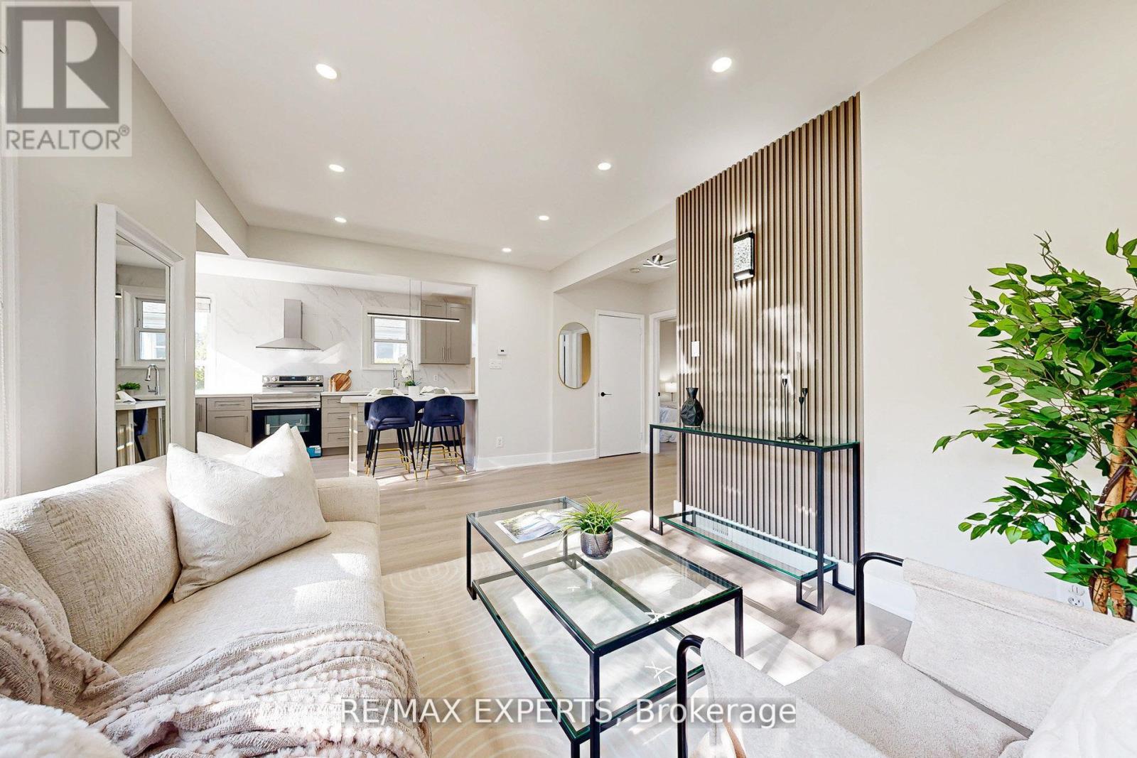 261 Helmer Avenue, Newmarket, Ontario  L3Y 4L8 - Photo 7 - N12643204